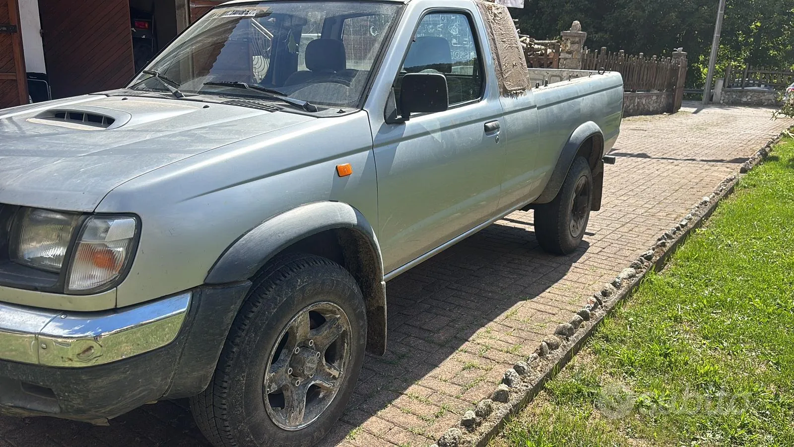 Nissan King Cab 1998 photo 3