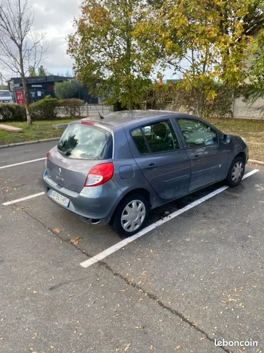 Renault Clio 2009 photo 2