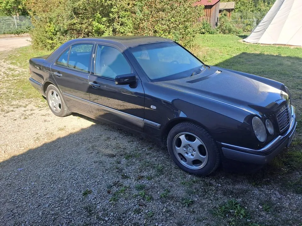 Mercedes-Benz W210