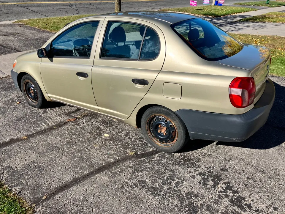 Toyota Echo 2000 photo 4