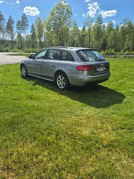 Audi A4 2010 photo 4