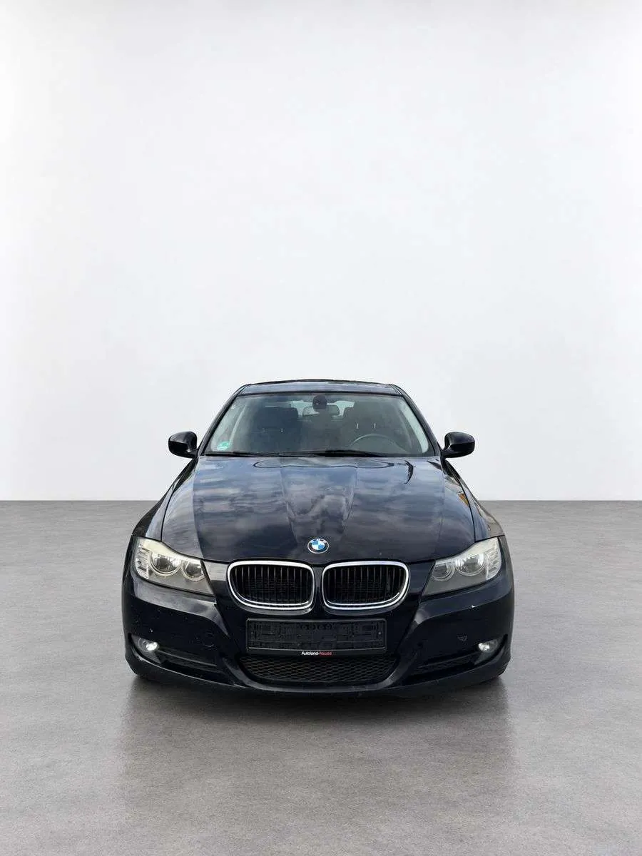 BMW 318 I 2009 photo 2