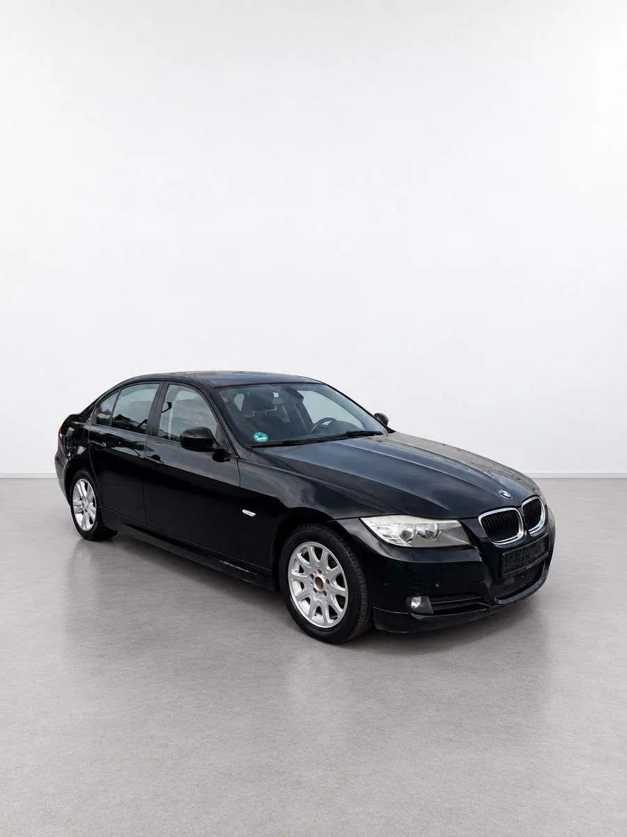 BMW 318 I 2009 photo 3