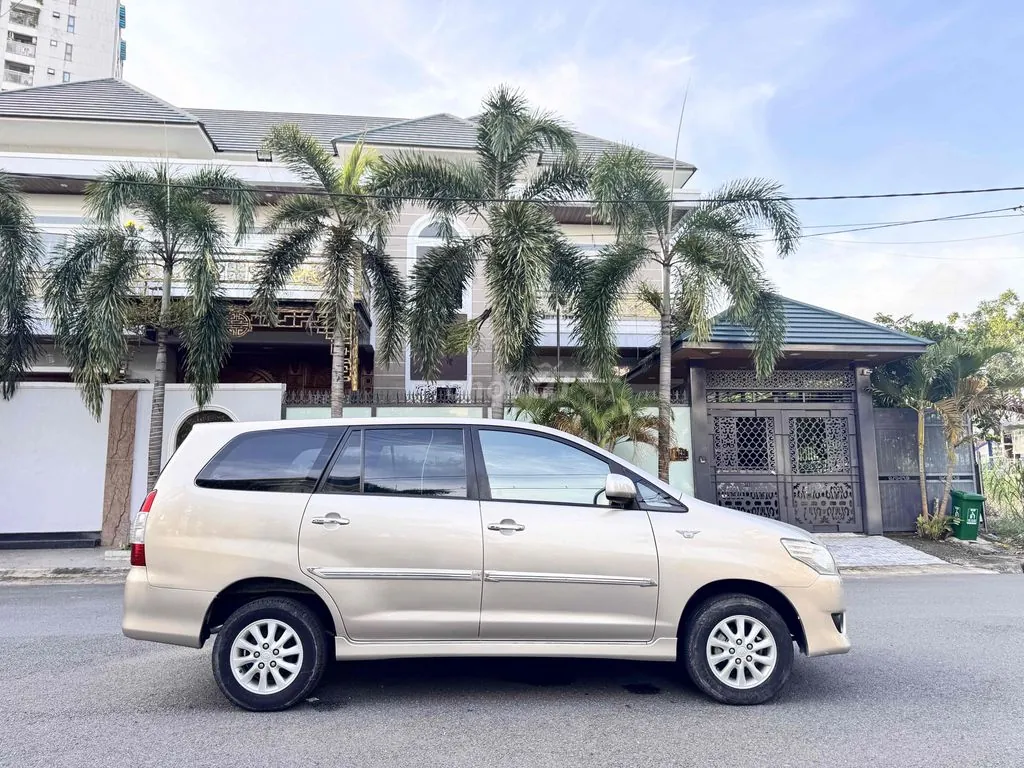 Toyota Innova 2013 photo 2