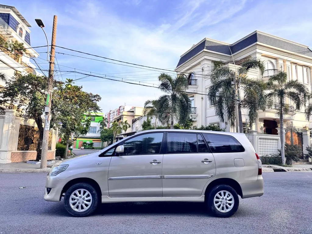 Toyota Innova 2013 photo 3