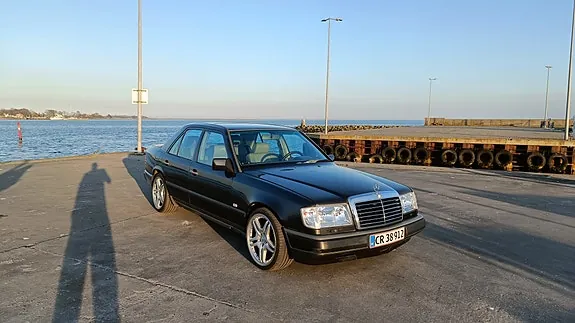 Mercedes-Benz 300 E 1985 photo 3
