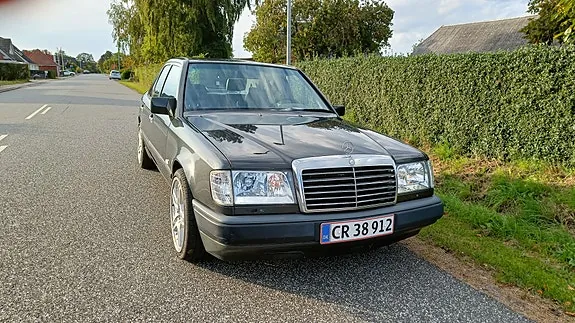 Mercedes-Benz 300 E 1985 photo 2