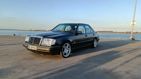 Mercedes-Benz 300 E 1985 photo 4