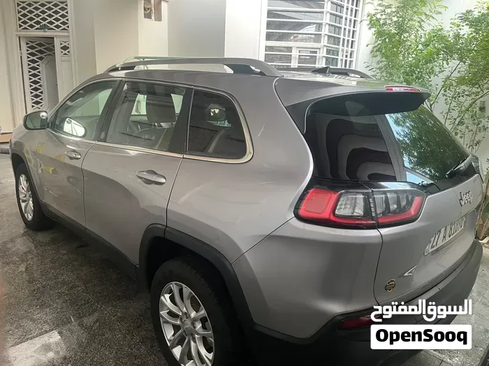 Jeep Cherokee 2019 photo 2