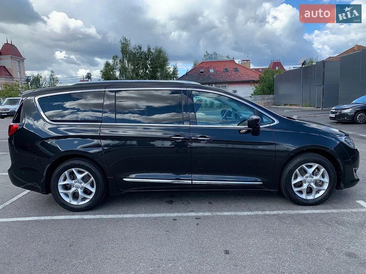 Chrysler Pacifica 2018 photo 2