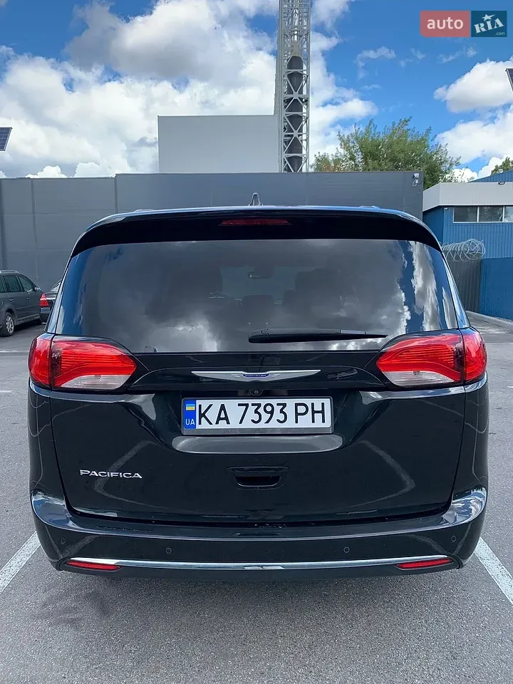 Chrysler Pacifica 2018 photo 3