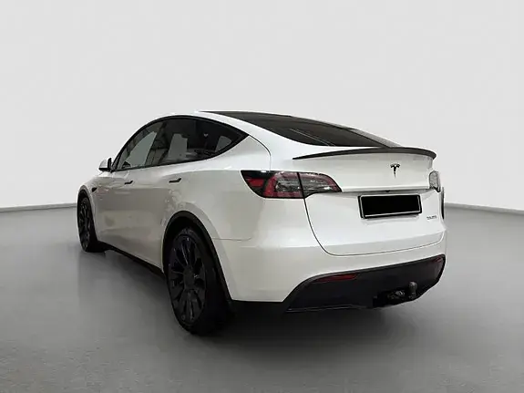 Tesla Model Y 2023 photo 4