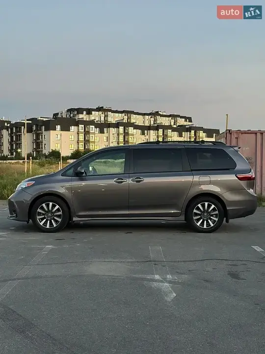 Toyota Sienna 2019 photo 3