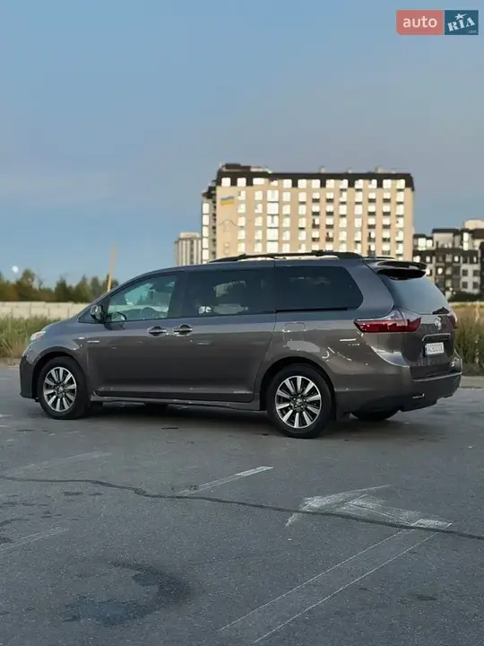 Toyota Sienna 2019 photo 4