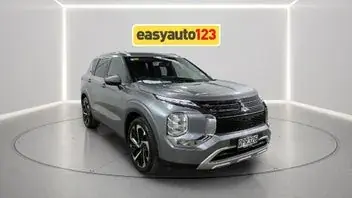 Mitsubishi Outlander 2024 photo 2