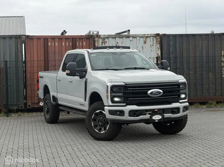 Ford F250 2026 photo 2