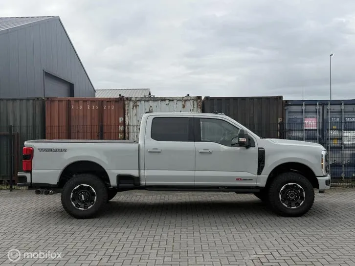 Ford F250 2026 photo 3