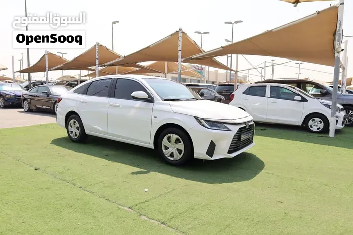 Toyota Yaris 2023 photo 2