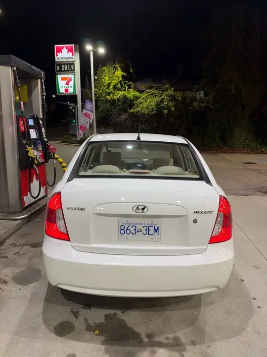 Hyundai Accent 2011 photo 3