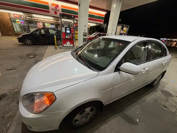 Hyundai Accent 2011 photo 4