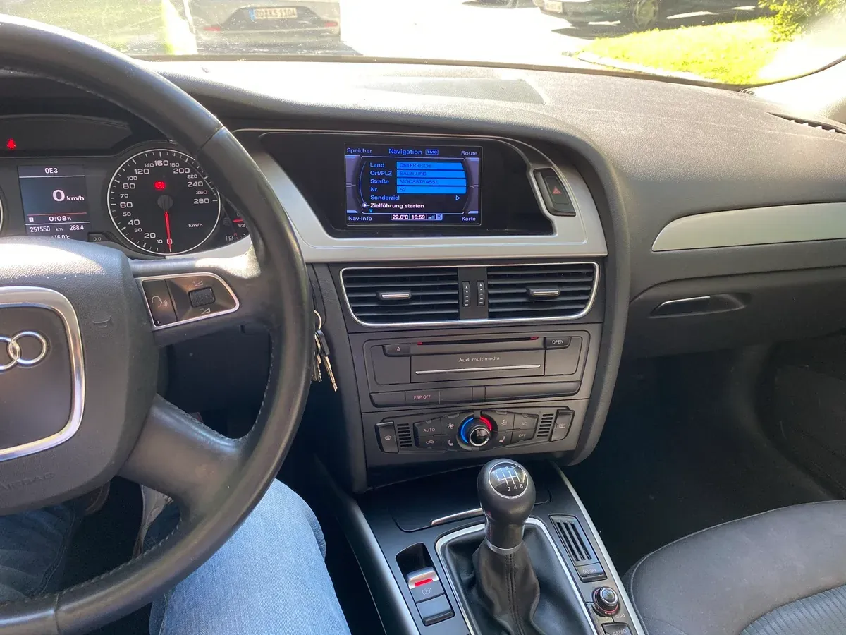Audi A4 2010 photo 2