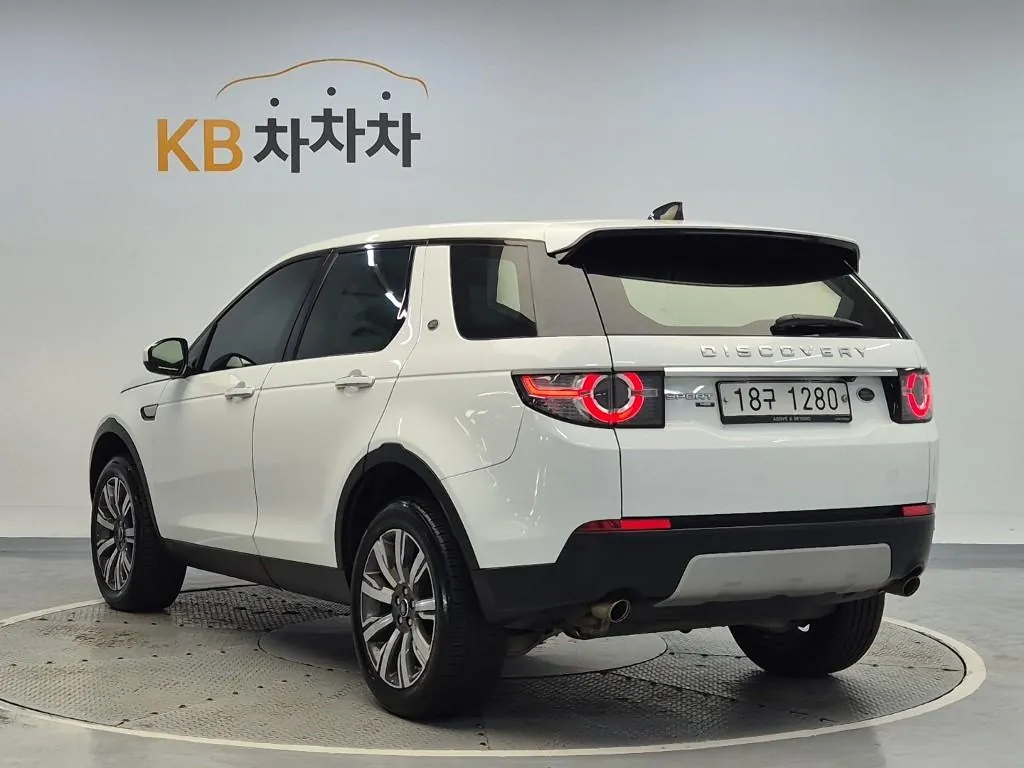 Land Rover Discovery Sport 2018 photo 2