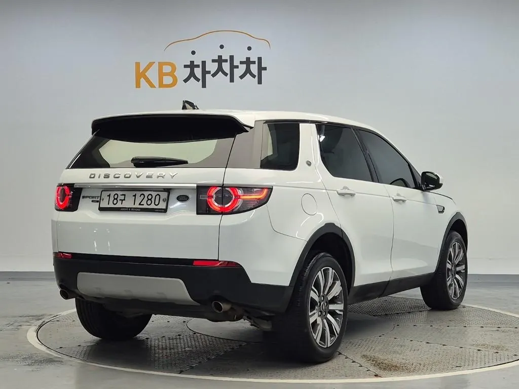 Land Rover Discovery Sport 2018 photo 3