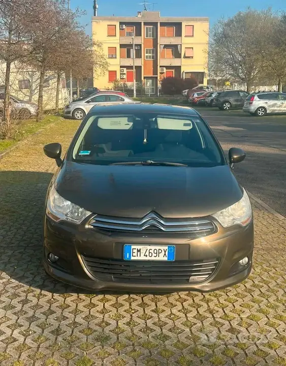 Citroen C4 2012 photo 2