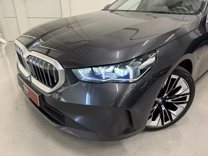 BMW 5 Series 2024 photo 2