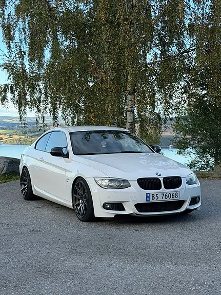 BMW 320D 2012 photo 2