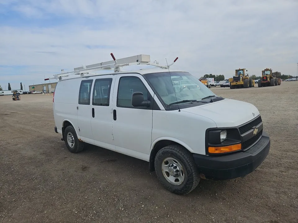 Chevrolet Express 2012 photo 2