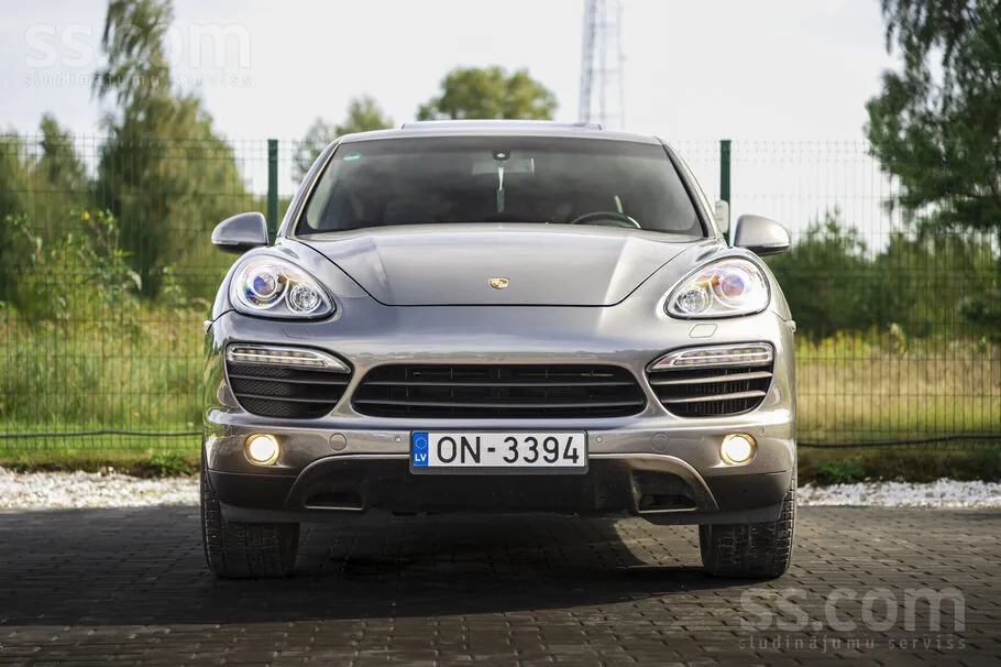Porsche Cayenne 2010 photo 2