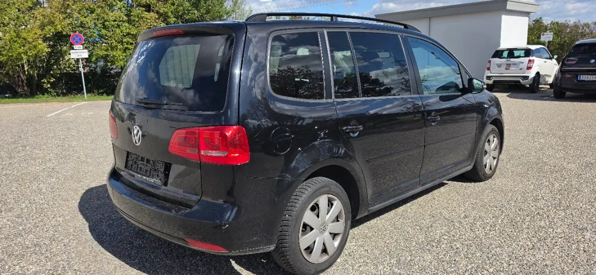 Volkswagen Touran 2010 photo 3