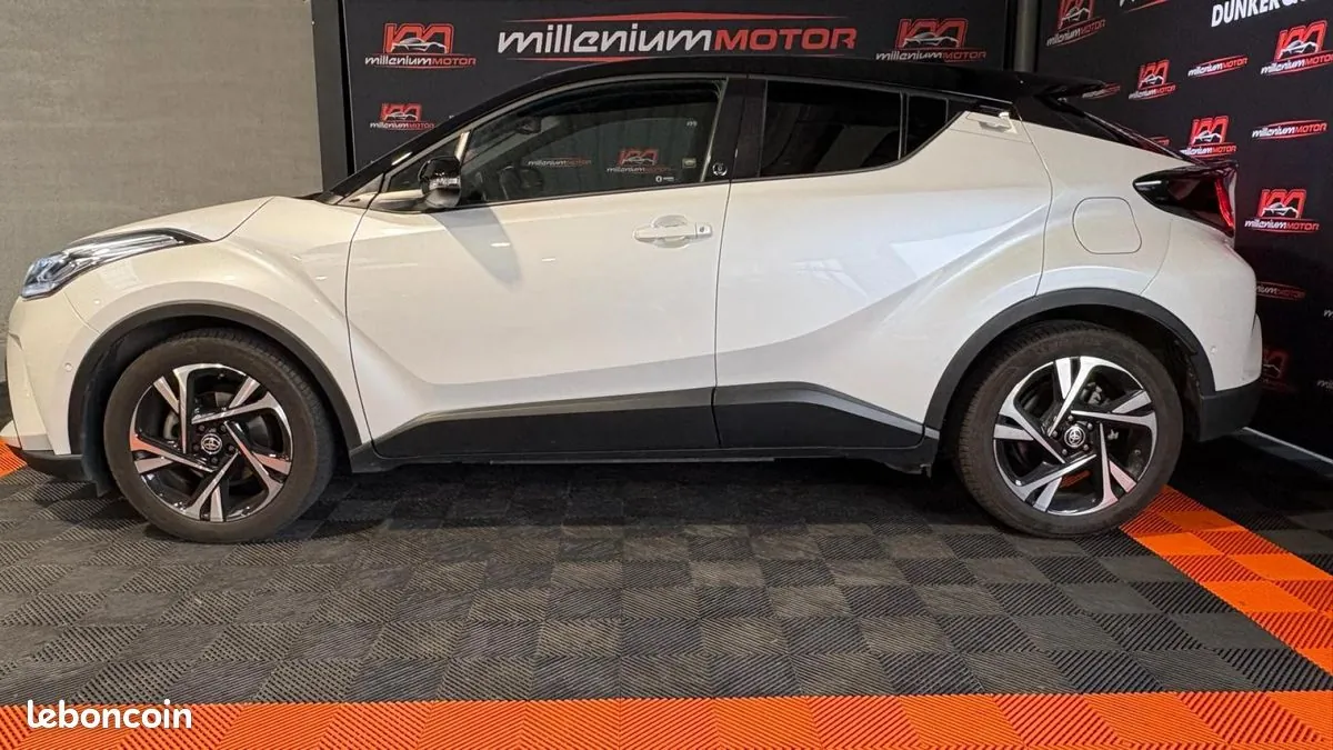Toyota C-Hr 2023 photo 2