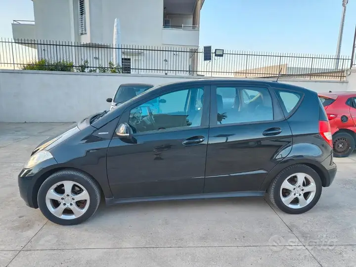 Mercedes-Benz A-Class 2010 photo 2