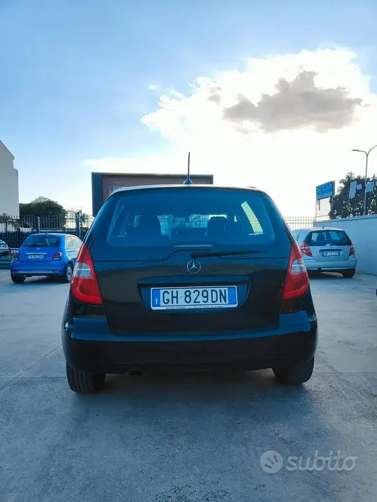 Mercedes-Benz A-Class 2010 photo 3