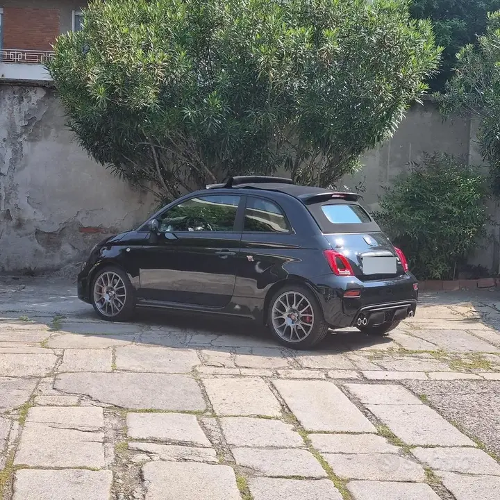 Abarth 695C 2022 photo 2