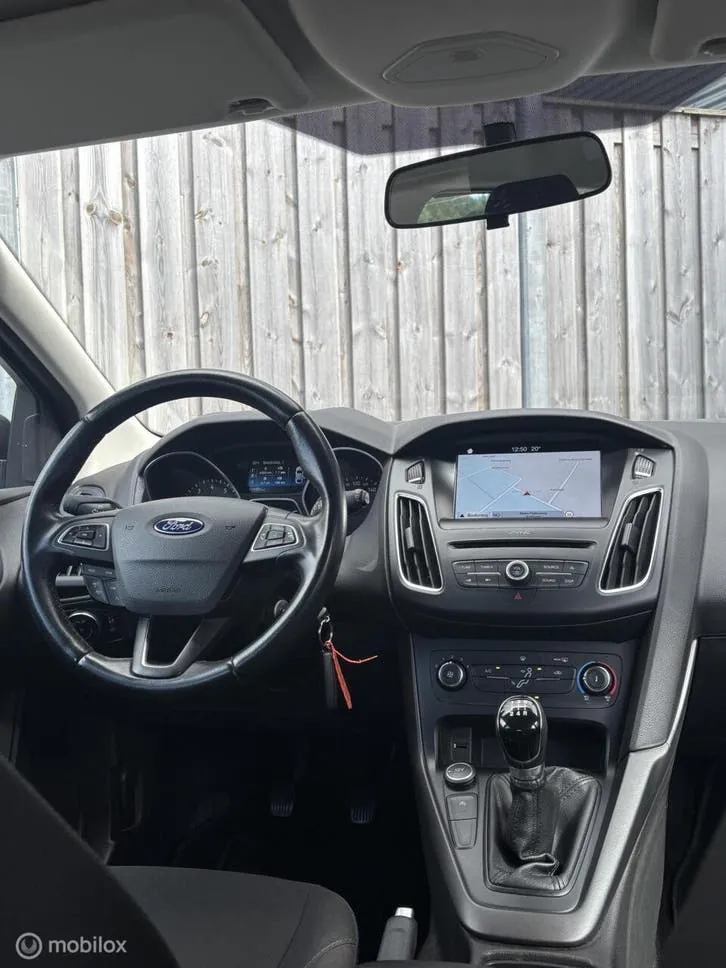 Ford Focus Wagon 2017 photo 2