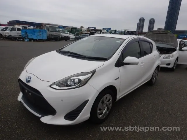 Toyota Aqua 2019 photo 2