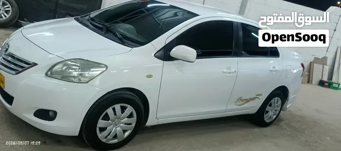 Toyota Yaris 2013 photo 2