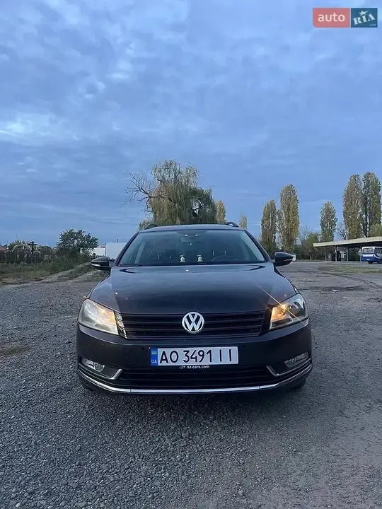 Volkswagen Passat 2011 photo 2