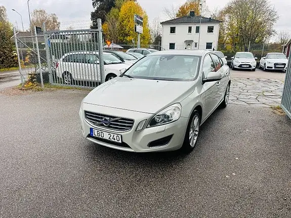 Volvo S60 2011 photo 2
