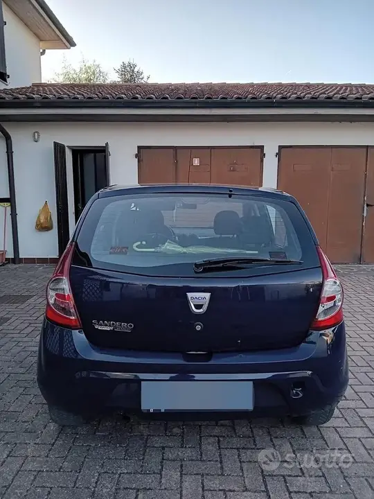 Dacia Sandero 2010 photo 4