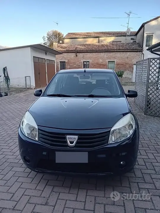 Dacia Sandero 2010 photo 3