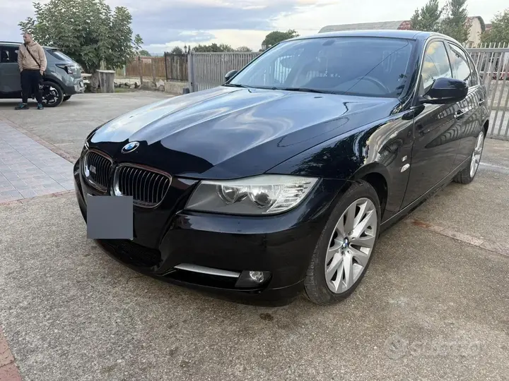 BMW 320D 2011 photo 2
