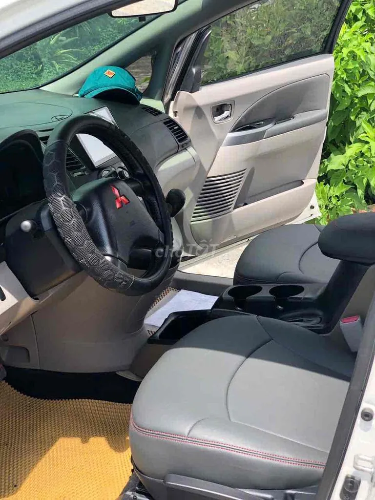 Mitsubishi Grandis 2006 photo 5