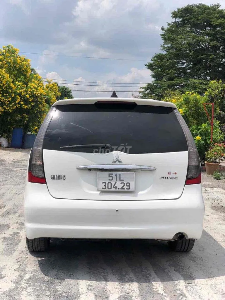 Mitsubishi Grandis 2006 photo 4