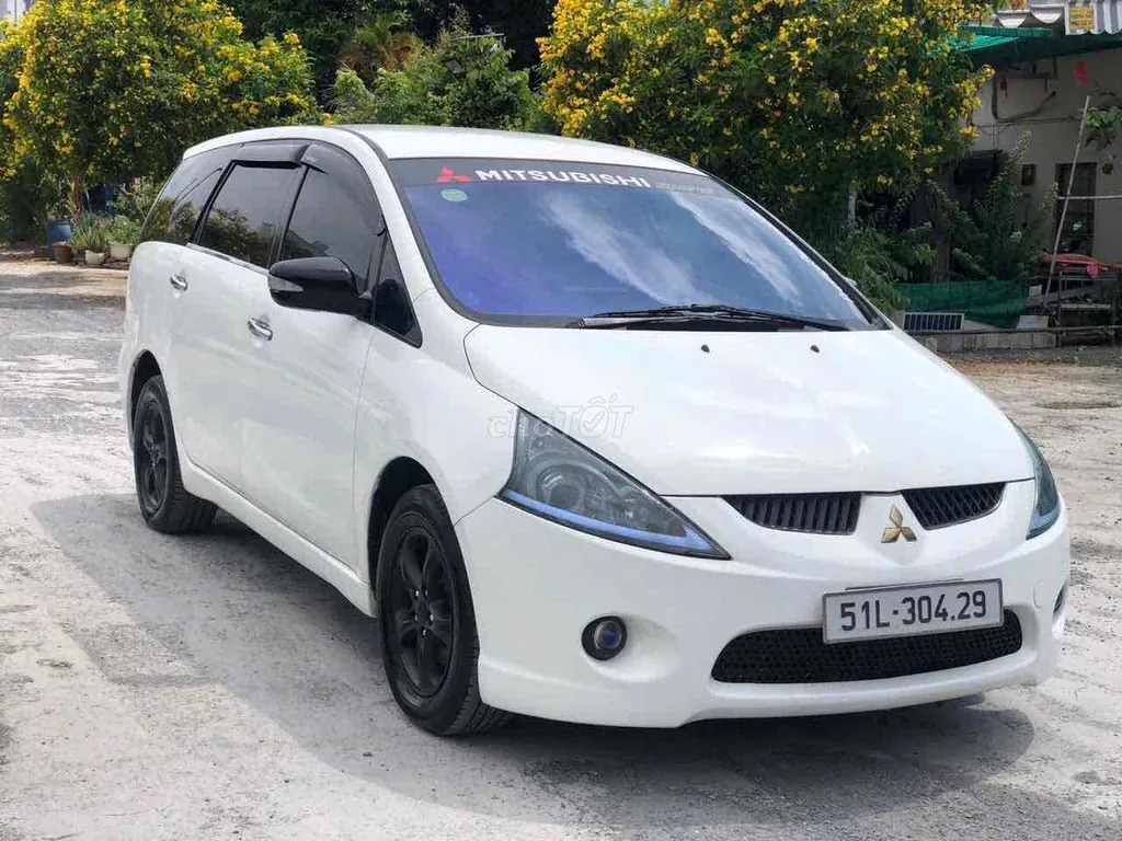 Mitsubishi Grandis 2006 photo 2