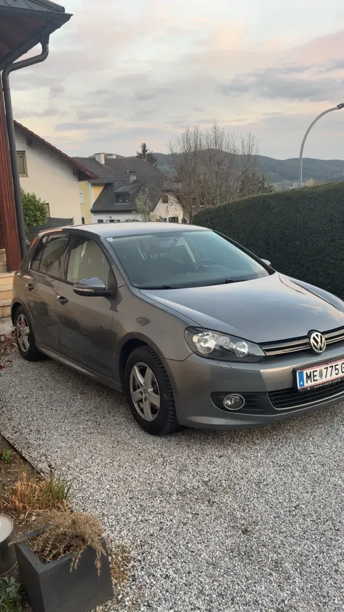 Volkswagen Golf 2012 photo 2
