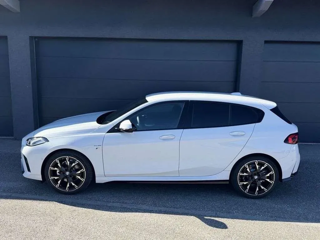 BMW 1 Series 2025 photo 4